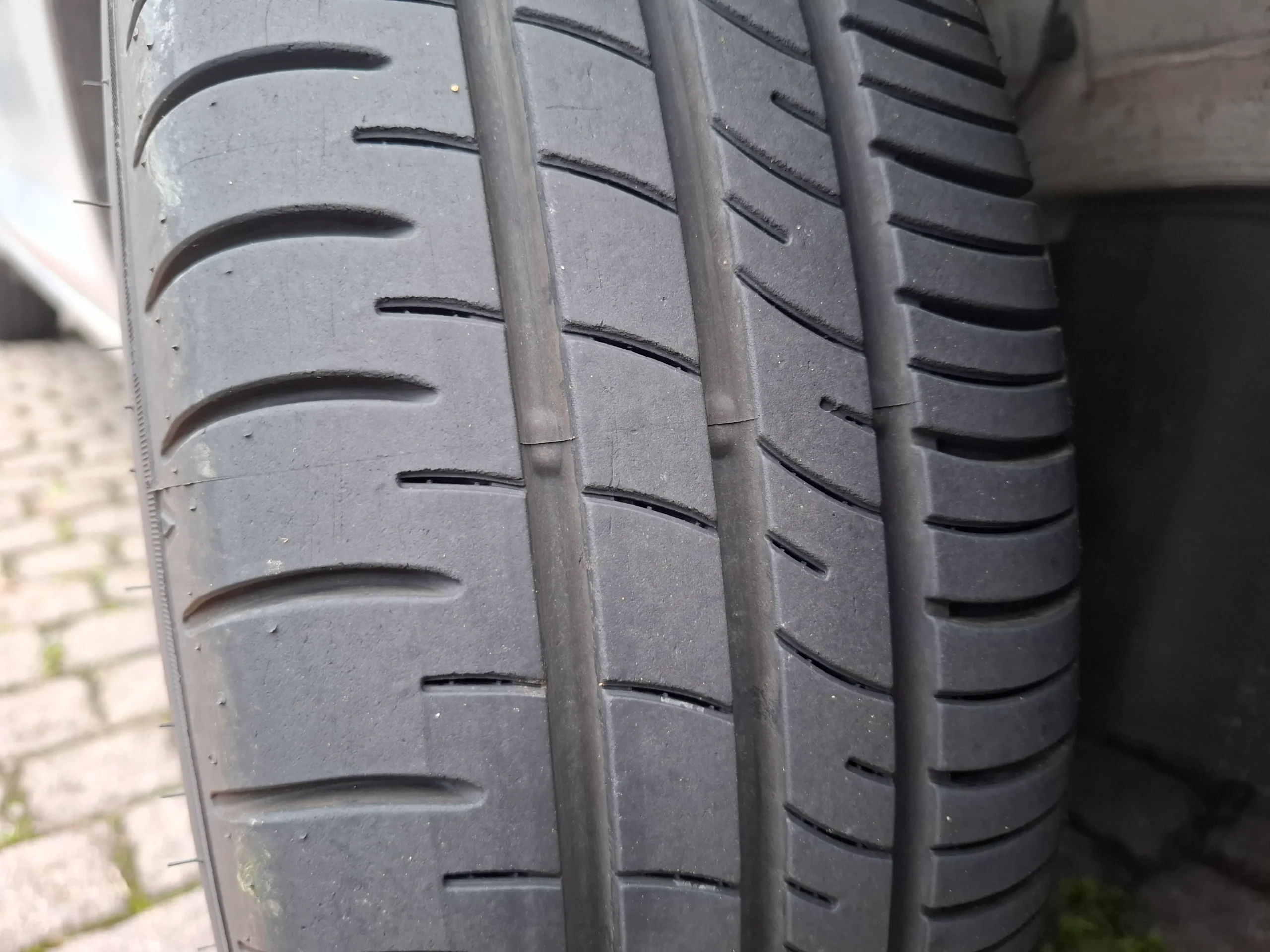 Tyre tread wear indicator bars - CMH Suzuki Umhlanga